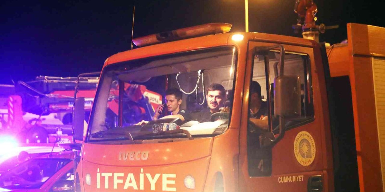 Antalya Büyükşehir’den Marmaris’e  7 Araç Ve 17 Personel Yardımı