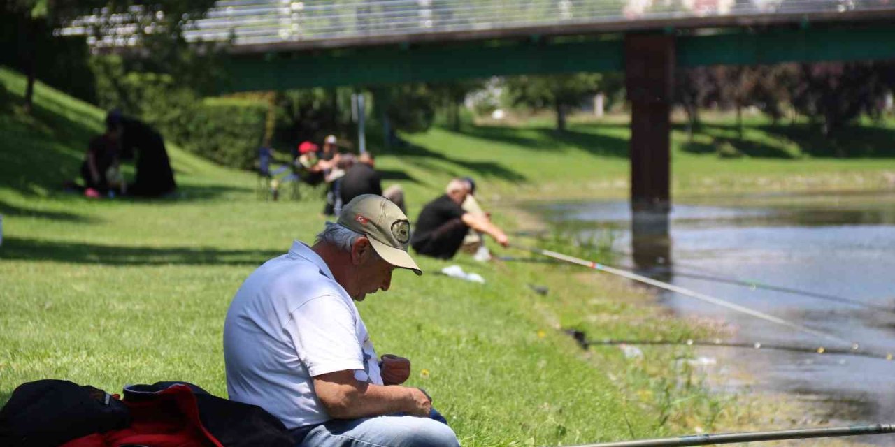 Güneş Yüzünü Gösterdi, Porsuk Balıkçıları Oltalarını Salladı