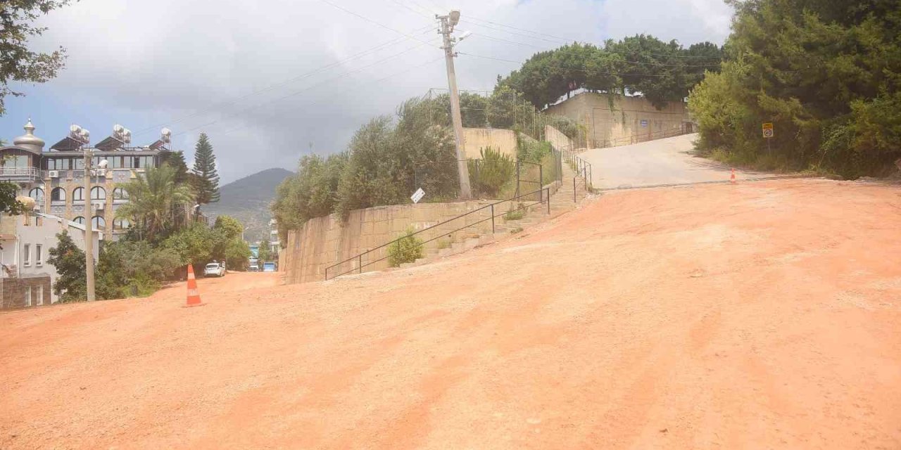 Alanya’da 3 Mahallenin Ulaşım Sorunu Çözüldü