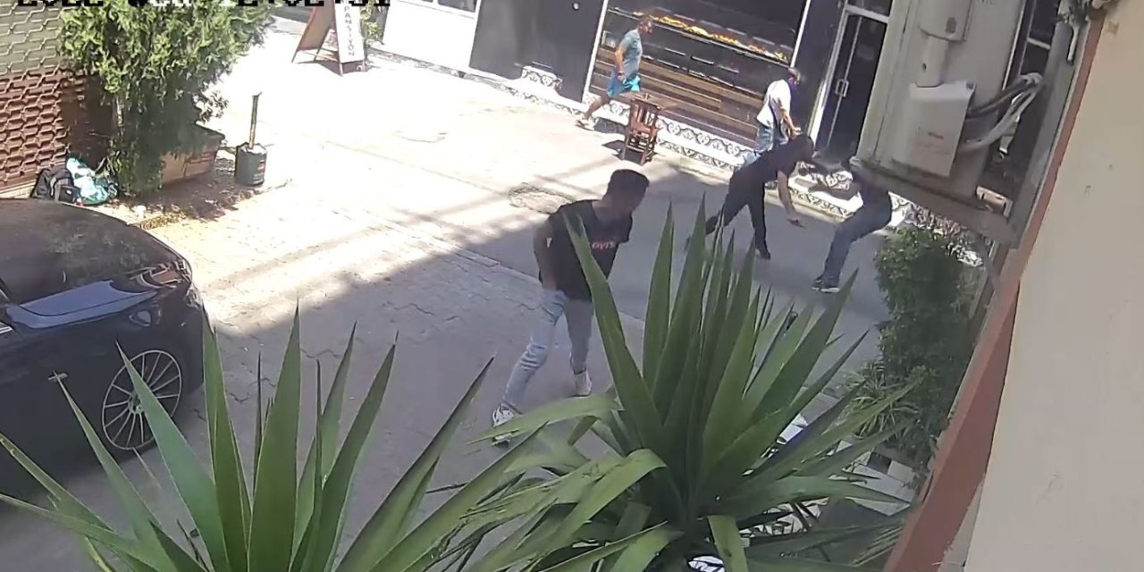 Önce Bıçakladı, Sonra Yardımına Koşup Yarasına Tampon Yaptı