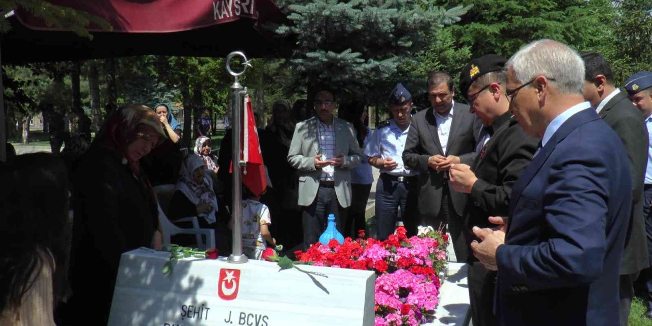Şehit Astsubay Duran Bayram Kabri Başında Dualarla Anıldı