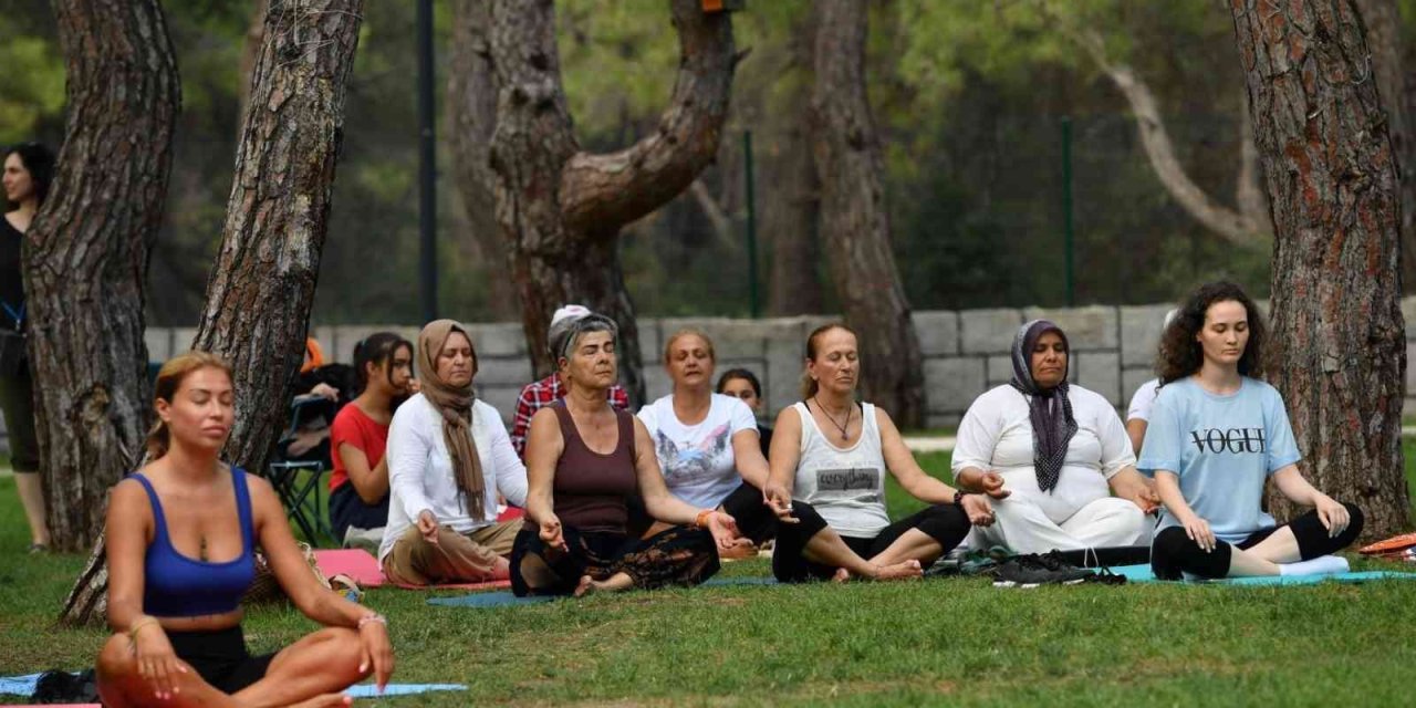 “barışa Evet” Sloganıyla Yoga Yaptılar