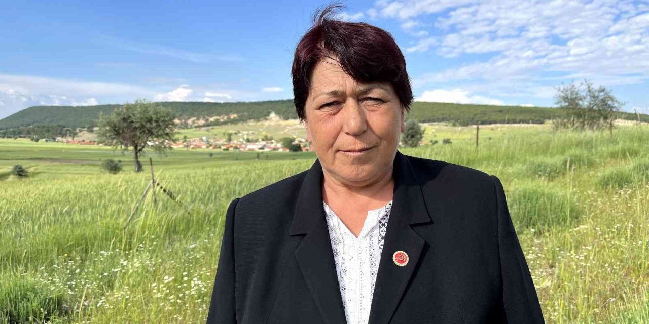 Eleştirileri Görmezden Gelerek İlçenin İlk Ve Tek Kadın Muhtarı Oldu