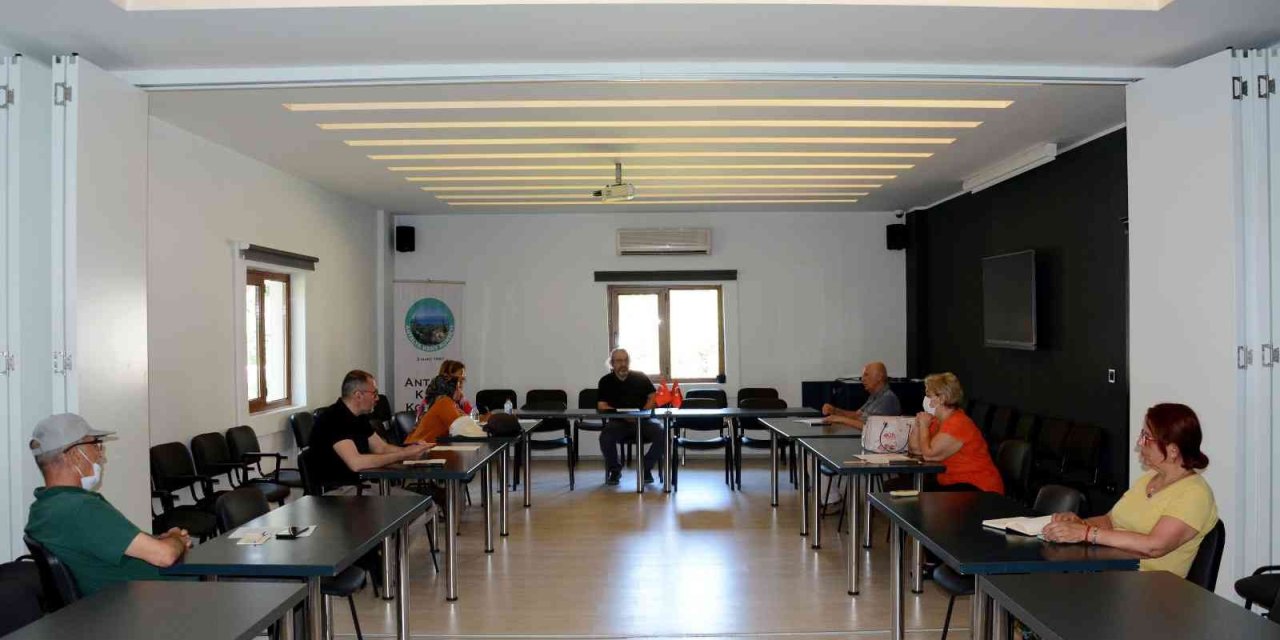 Antalya Kent Konseyi’nden Yüzme Havuzlarıyla İlgili Kritik Uyarı