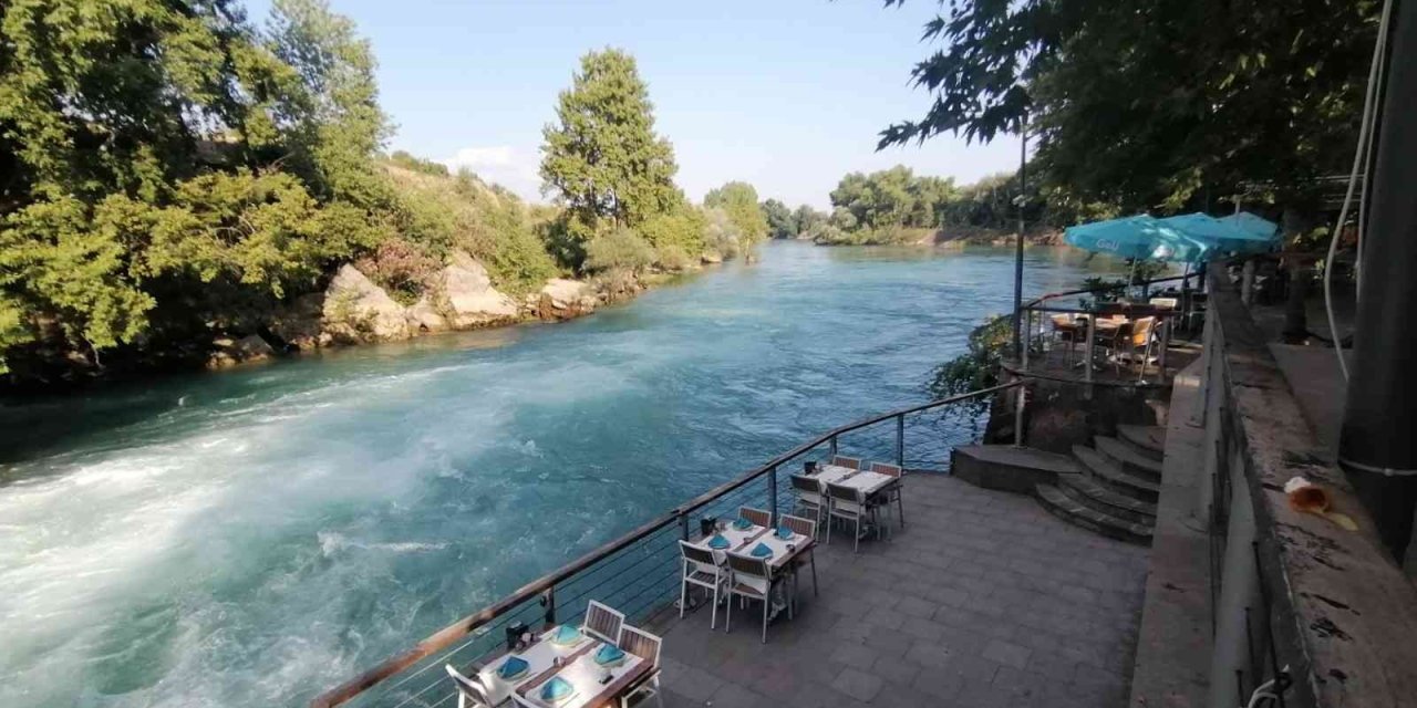 Şelaleye Atlayan Alkollü Şahsı Özel Güvenlik Ve İtfaiye Kurtardı