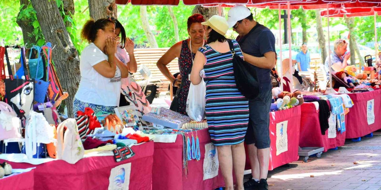 Toros Kadınları Ürünlerini Sergiliyor