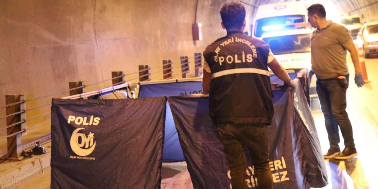 Otobüsün Çarptığı Motosiklet Sürücüsü Hayatını Kaybetti