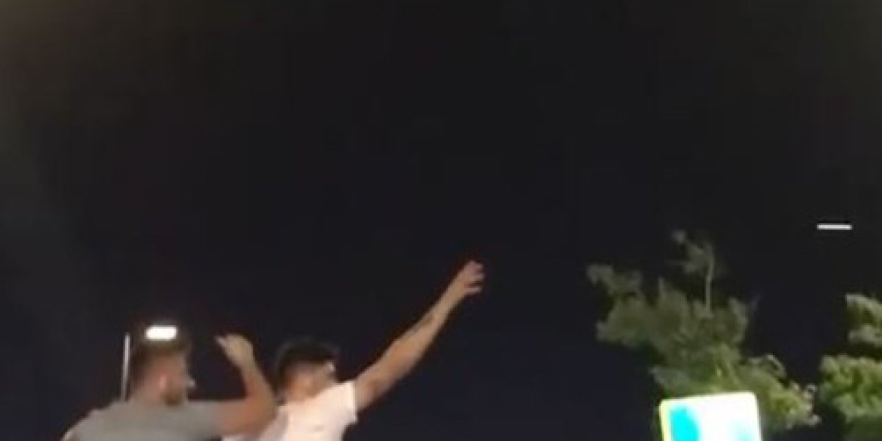 Antalya’da Trafikte Sunroof Eğlencesi Pes Dedirtti