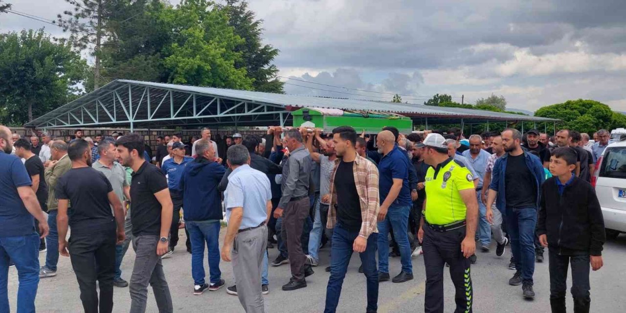 Futbolcu Hasan’ın Annesi Toprağa Verildi