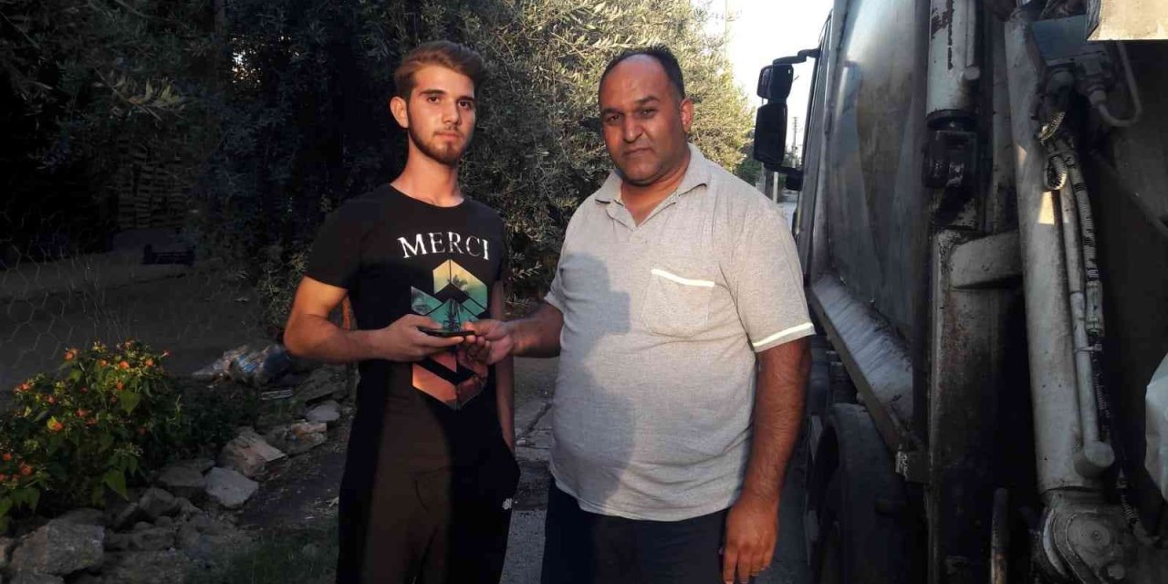 Tarsus Belediyesi Temizlik Personelinden Örnek Davranış