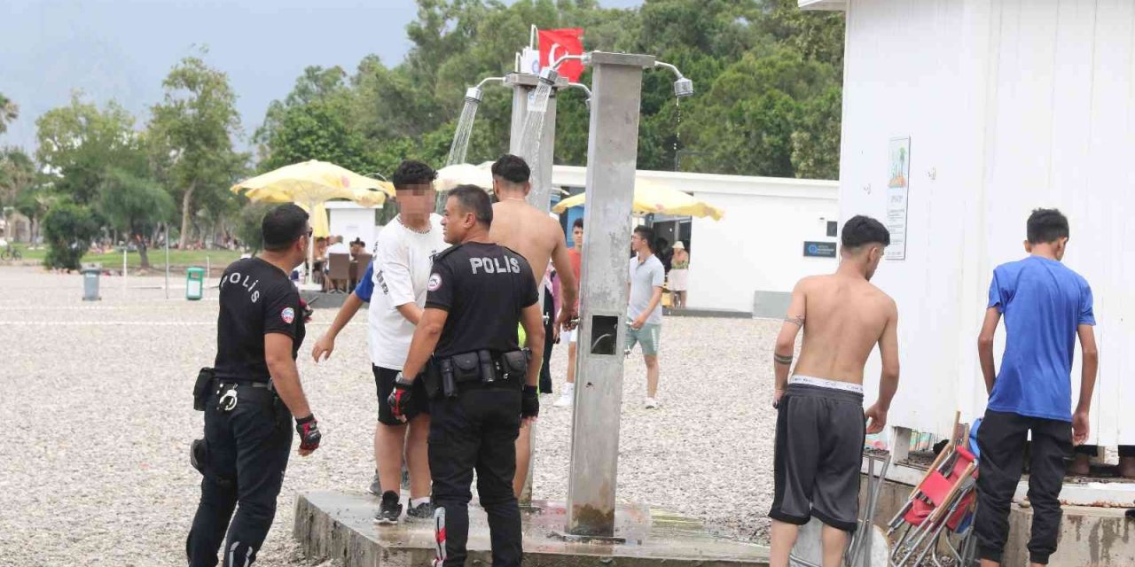 Polise Mukavemet Gösterdiler, Önüne Gelenden Şikayetçi Oldular