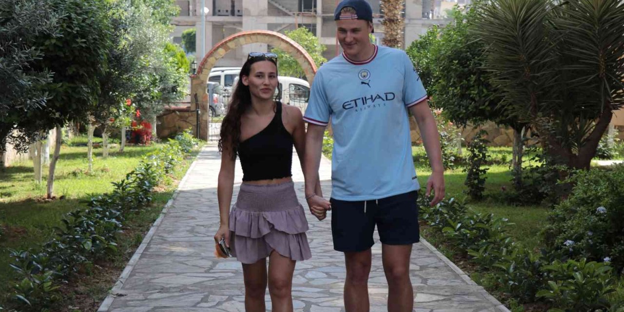 Kimlikle Türkiye’ye Gelen İlk Norveçli Tatilini Alanya’da Yapıyor