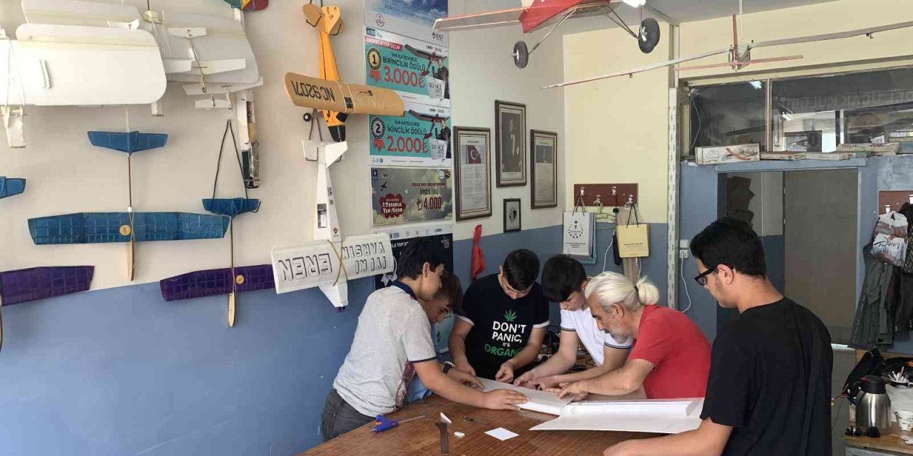 Geleceğin Mühendisleri Model Uçaklarla Kendilerini Geliştiriyor