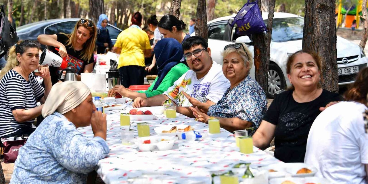 Özel Gereksinimli Çocuklar Piknikte Buluştu