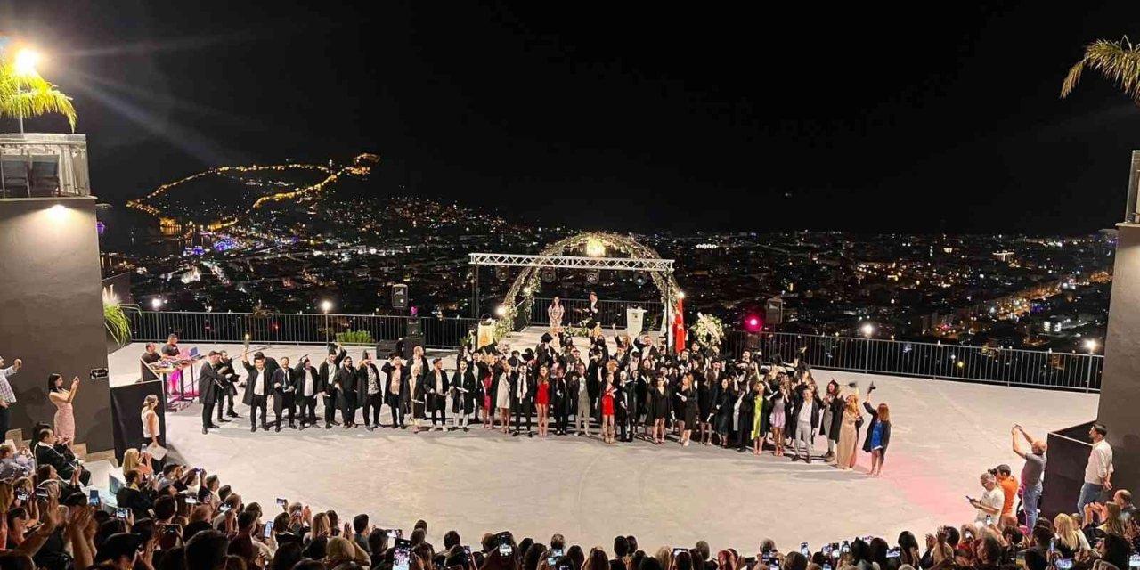 Alanya Hep’te Mezuniyet Coşkusu