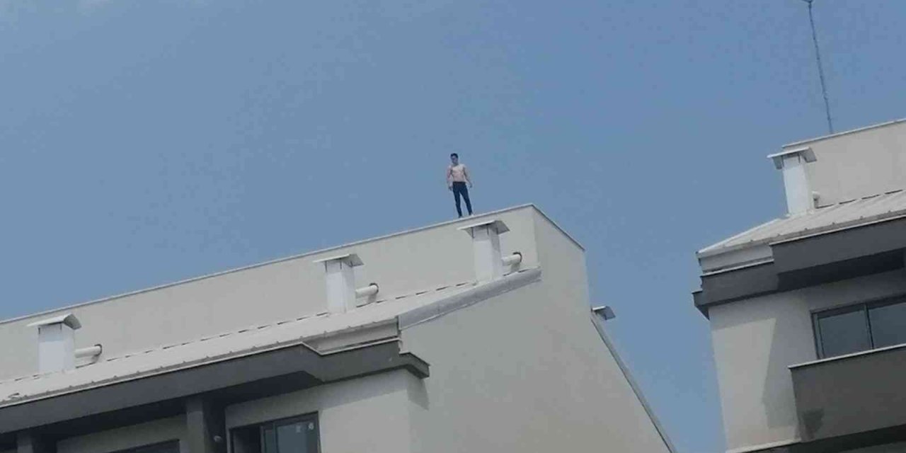 İşten Çıkarılan Otel Çalışanı Personel Lojmanının Çatısına Çıktı