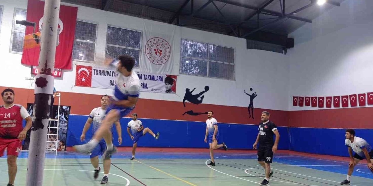 Bozyazı’da Mahalleler Arası Voleybol Turnuvası Sona Erdi