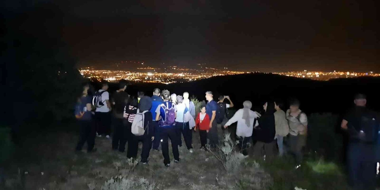 Doğa Tutkunları 8 Kilometrelik Gece Yürüyüşü Yaptı