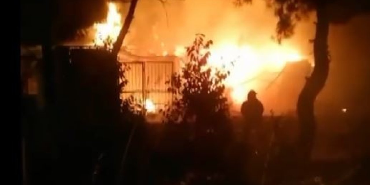Antalya’da Müstakil Ev Çıkan Yangında Alev Topuna Döndü