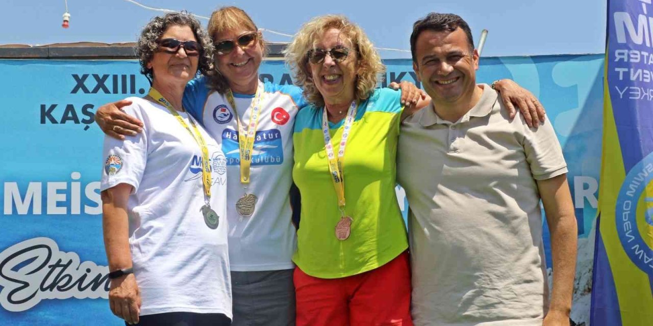 Uluslararası Meis-kaş Yüzme Yarışı’nda Dereceye Girenlere Ödülleri Verildi