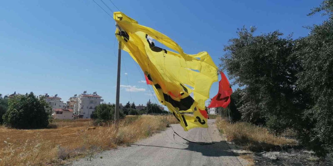 Antalya’da Tekneye Bağlı İpi Kopan Paraşüt Metrelerce Yüksekte Böyle Sürüklendi