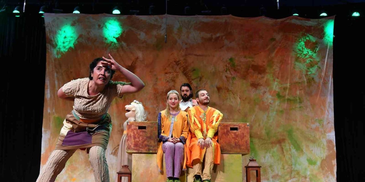 ‘eşit Masallar’ Oyunu Mersin’de Sahnelendi