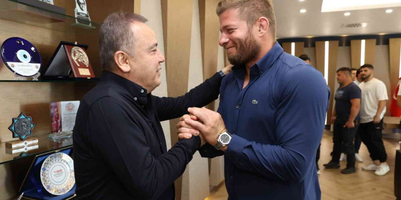 Pehlivanlardan Başkan Böcek’e Kırkpınar’da Altın Kemer Sözü