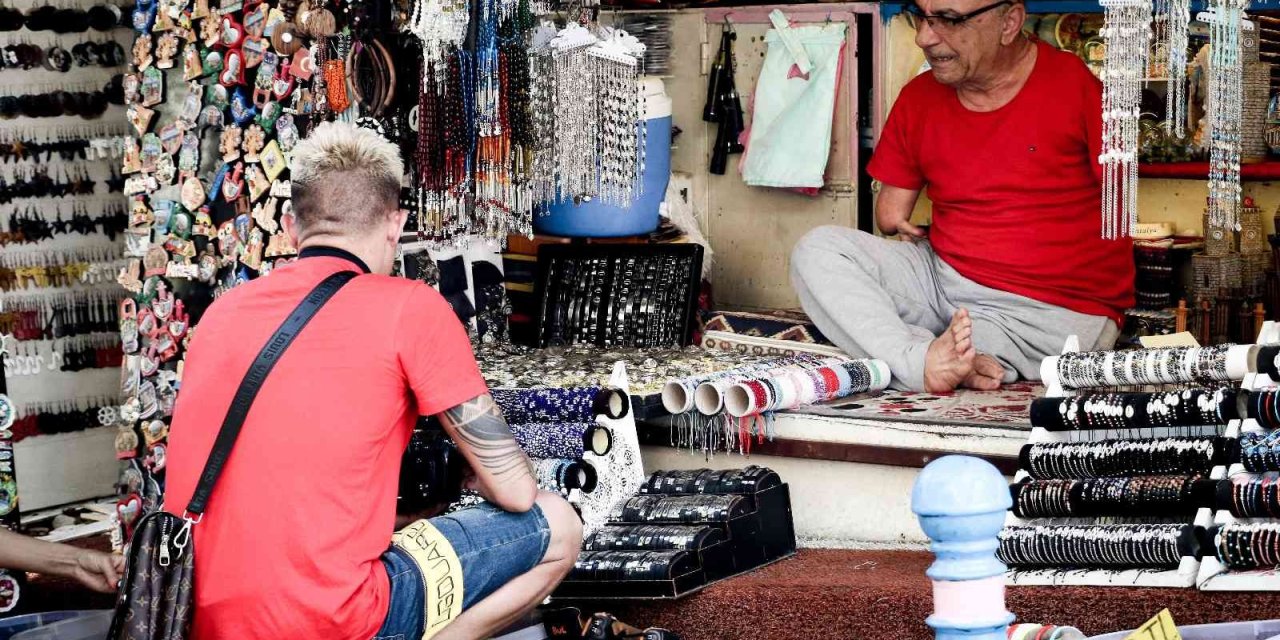 Doğuştan Elleri Olmayan Esnafın Yaptıklarını Görenler Hayrete Düşüyor