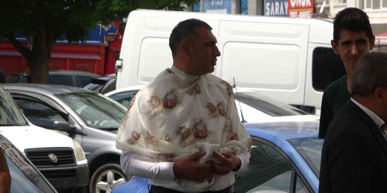 Yangını Duydu, Tıraşı Bırakıp Kendini Dışarı Attı