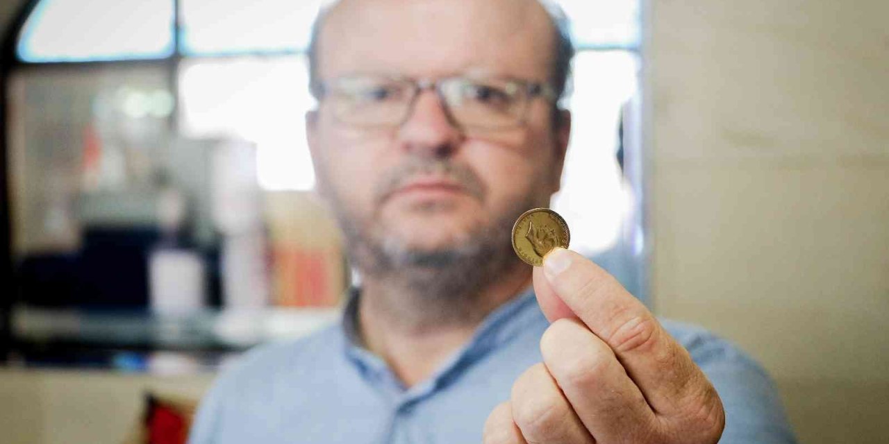 Antalya’da Kuyumcuya Sahte Cumhuriyet Altını Şoku