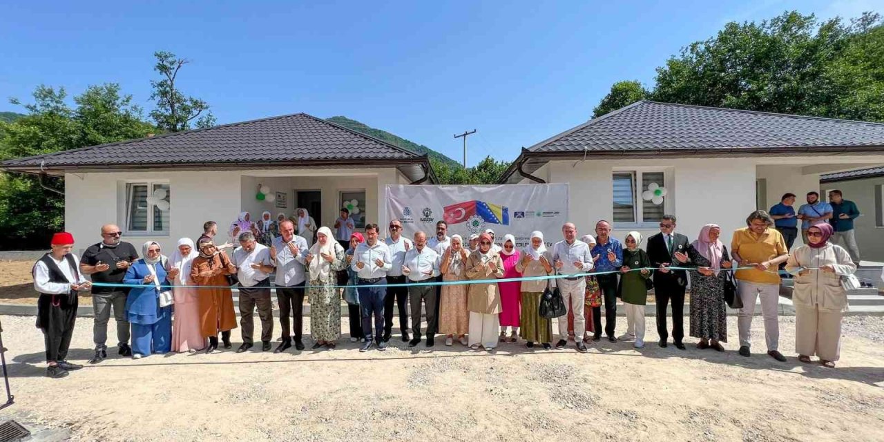 Srebrenitsa Şehit Anneleri Evlerine Kavuştu