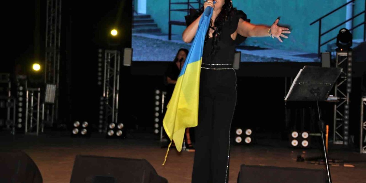 Antalya’da Ukraynalı Çocuklar İçin Sahneye Çıkan Şarkıcı Jamala’dan Bayraktar Teşekkürü