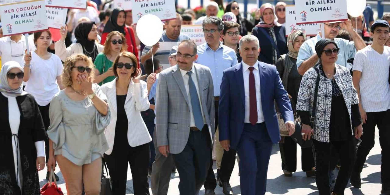Koruyucu Aile Farkındalık Yürüyüşü Gerçekleştirildi
