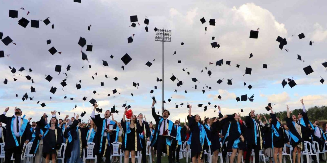 Esogü Tıp Fakültesi 2022 Mezunlarını Verdi