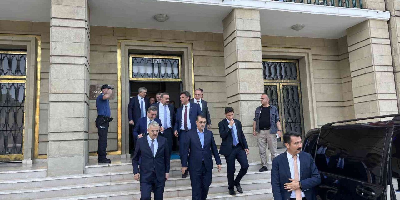 Bakan Dönmez, Vali Ayyıldız’ı Makamında Ziyaret Etti