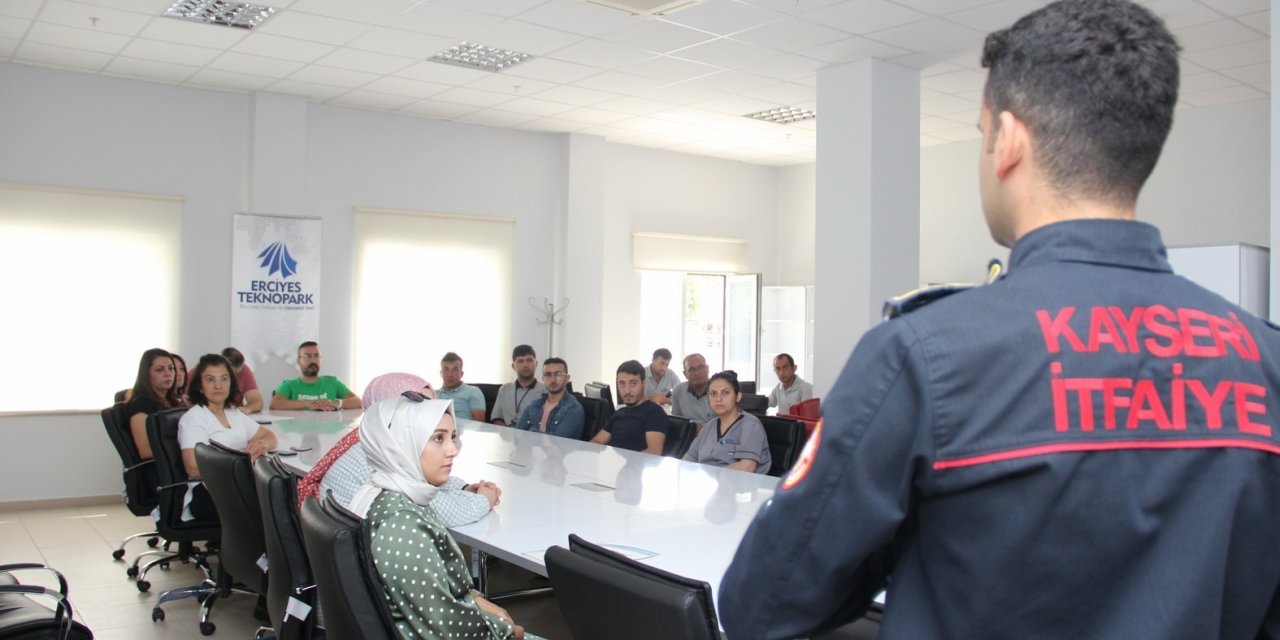 Erciyes Teknopark’ta Yangın Söndürme Eğitimi Verildi