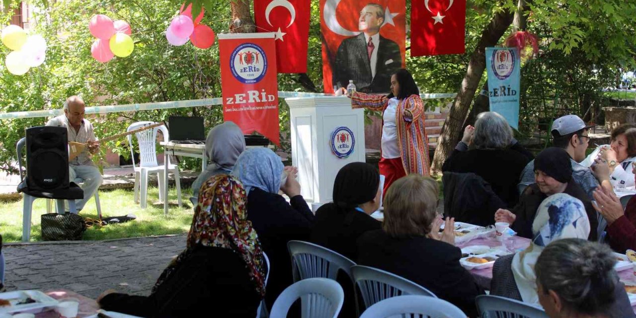 Zihinsel Engelli Vatandaşlar Geleneksel Bahar Şenliklerinde Bir Araya Geldi
