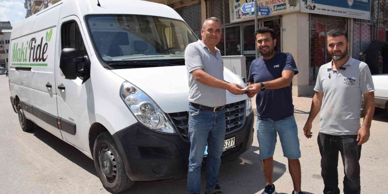 Kayıp Cüzdanı Sahibine Teslim Etti