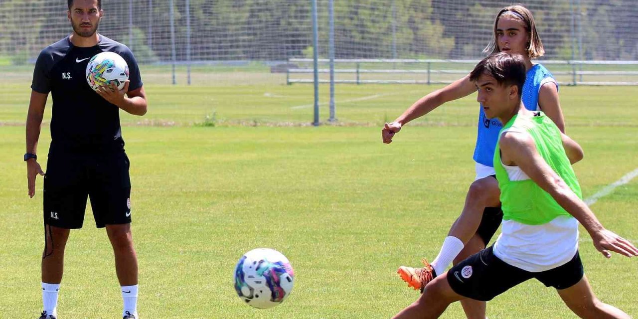 Antalyaspor, Hazırlıklarını Salonda Sürdürdü