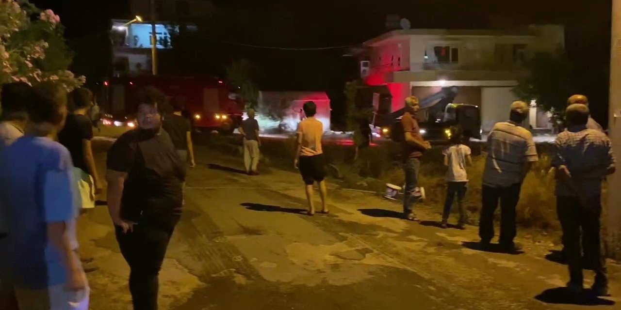 Makilik Alanda Çıkan Yangın Mahalleyi Sokağa Döktü