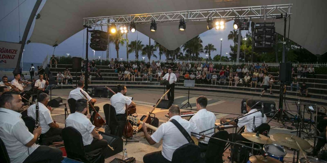 Mersin’de ’Yıldızların Altında’ Konseri