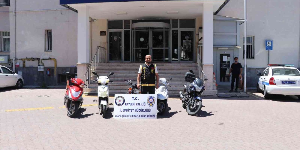 Kuryelere Ait 10 Motosikleti Çalan 3 Hırsız Yakalandı