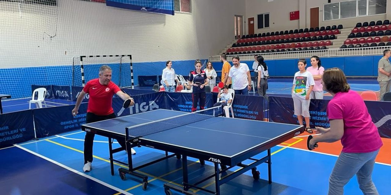 Masa Tenisinde Veteranlar Raketlerini Yarıştırdı