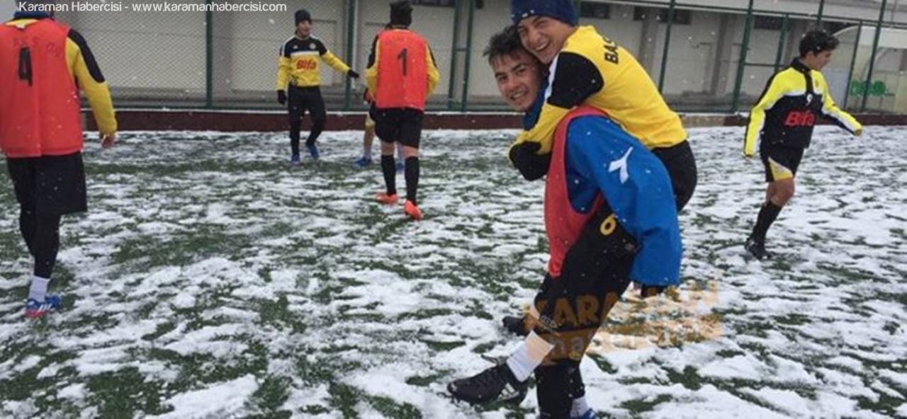 Kar Altında Eğlenceli İdman