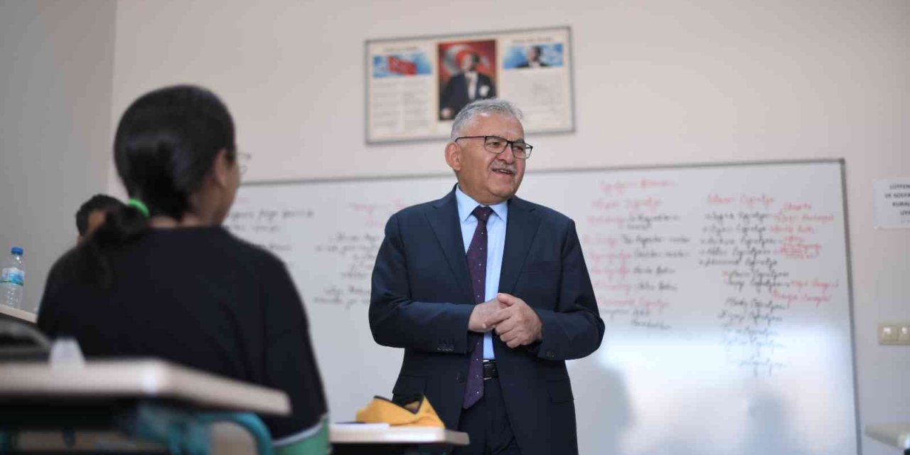 Başkan Büyükkkılıç, Kaymek Yaz Kursları’nda Öğrencilerle Buluştu