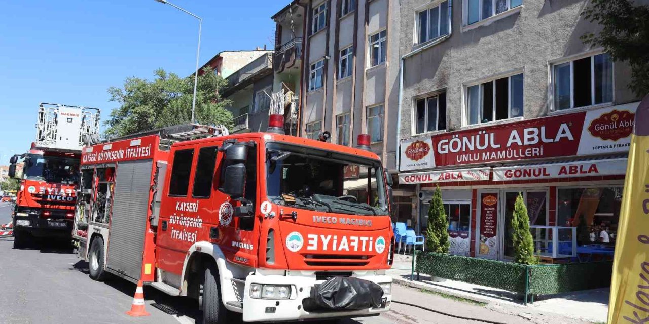 Kayseri’de Çıkan Yangında Ev Kullanılamaz Hale Geldi