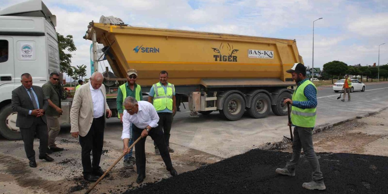 Başkan Büyükkılıç Yol Çalışmalarını Denetledi, Asfalt Serdi