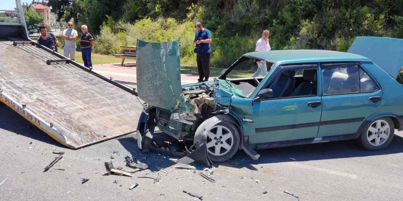 Manavgat’ta Alkollü Sürücünün Trafik Kazası: 2 Yaralı