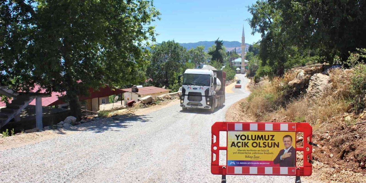 Mersin’de Yayla Yollarında Asfalt Çalışmaları Sürüyor