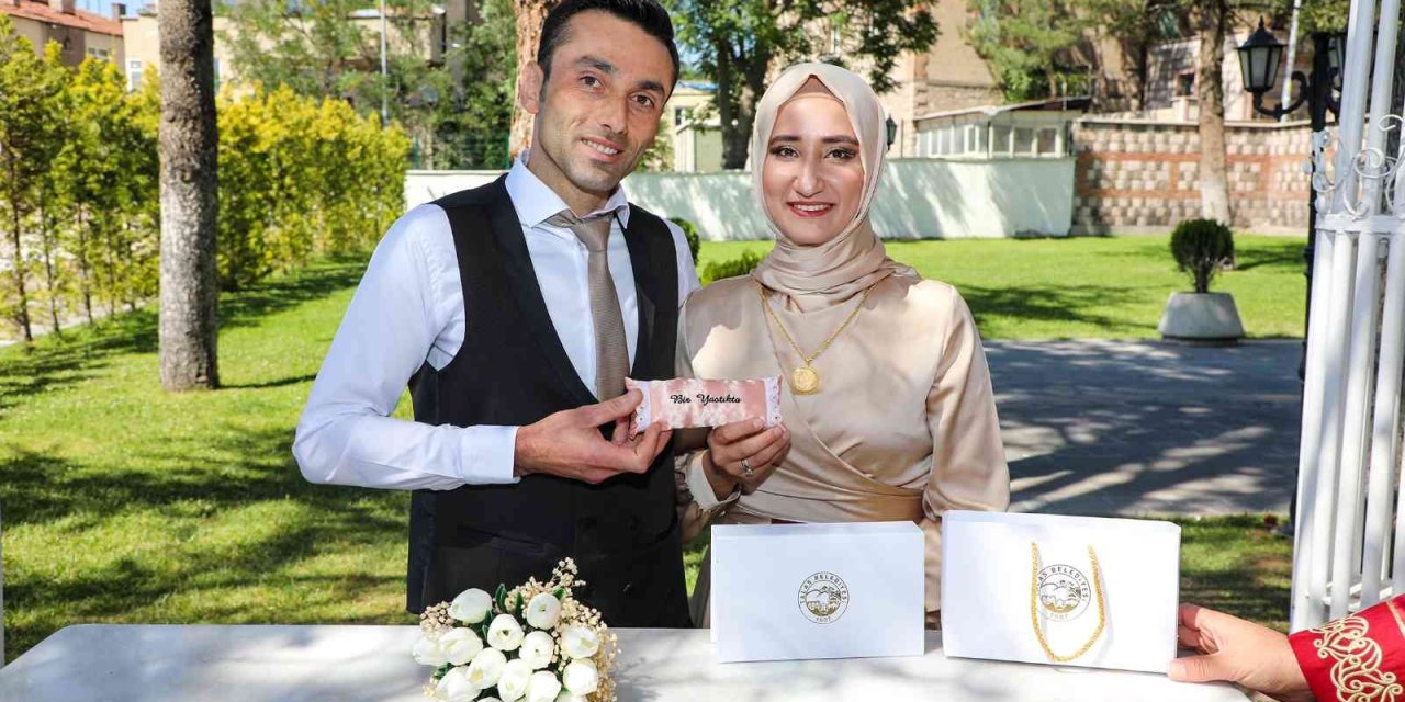 Başkan Yalçın’dan Anlamlı Nikah Hatırası